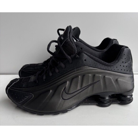 Nike Shox R4 Black Sneakers Mens Size 8.5 HQ1988-001. Used Good Condition
